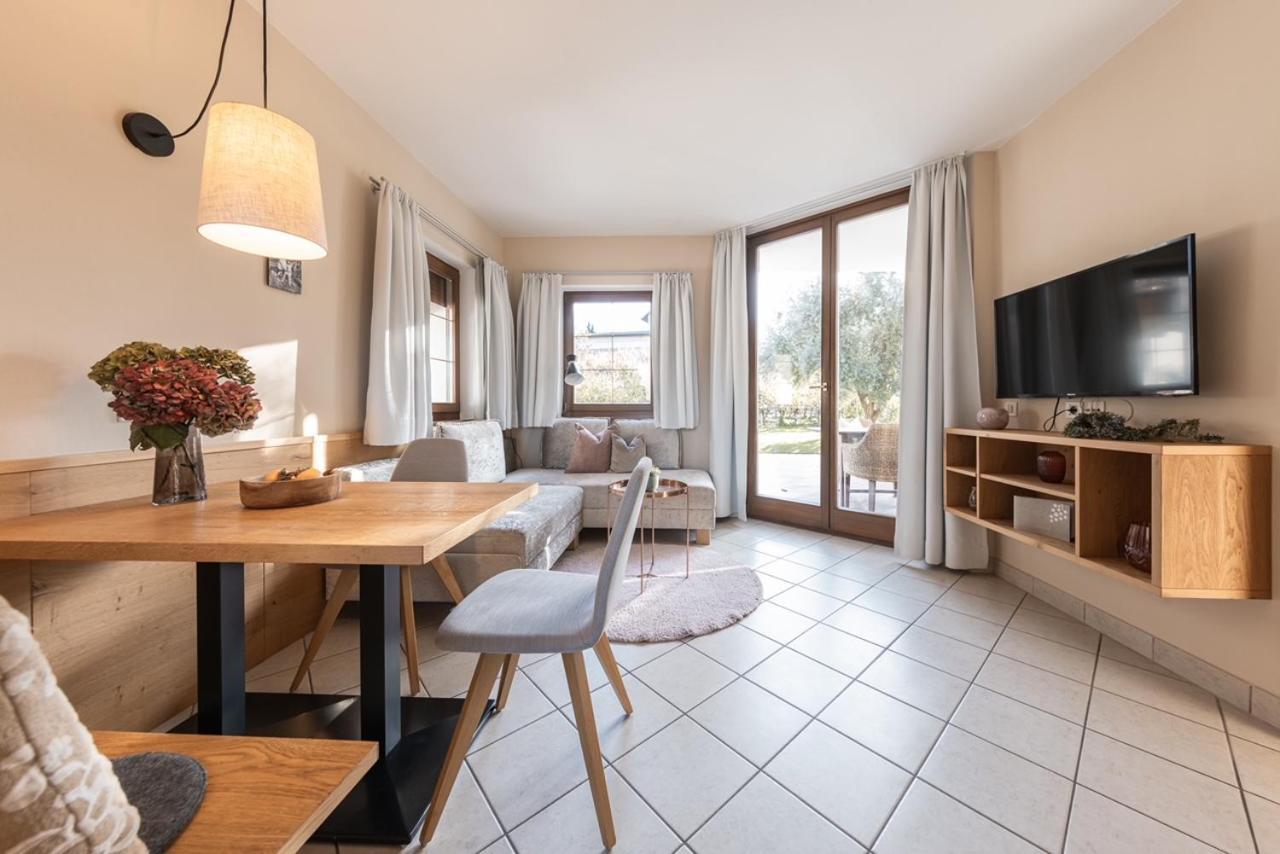 Weingut Weidlhof - Suite & Breakfast - Vacation For Wine Lovers Caldaro Extérieur photo